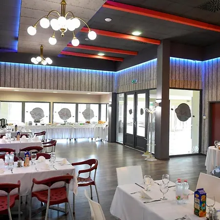 Campus 3* ديبريتْسين